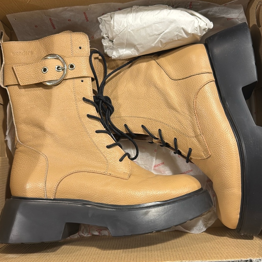 Winters platform boot with buckle